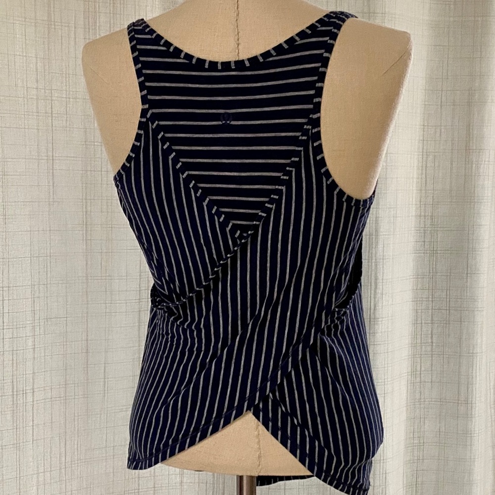 Lululemon Navy & Pin stripe Wrap sleeveless sz 6